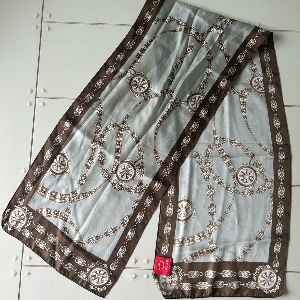 Elegant silk Oscar de la Renta brown and gray patterned. Scarf
